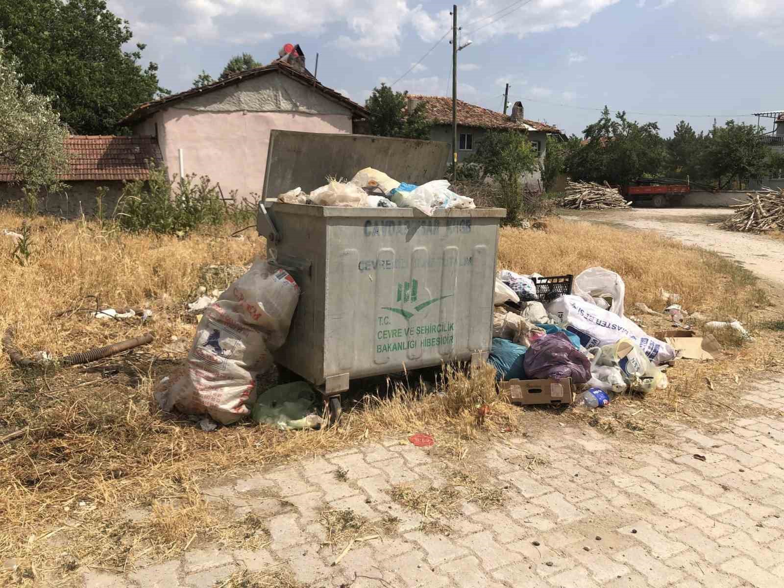 Çavdarhisar’da ’Çöplerimiz bir ayı aşkın süredir toplanmadı’ iddiası
