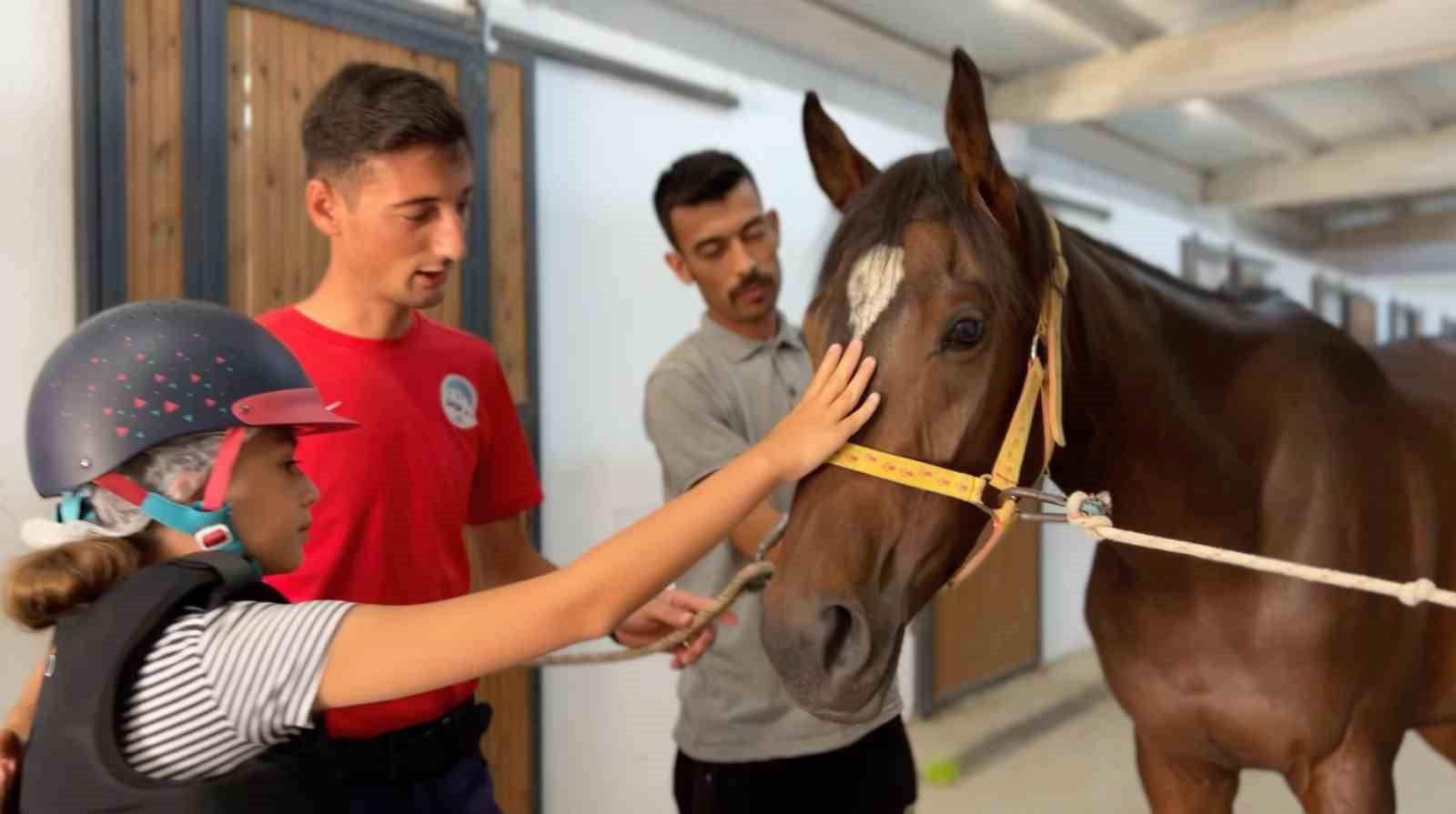 Büyükşehir Belediyesi’nin binicilik eğitimlerine yoğun ilgi
