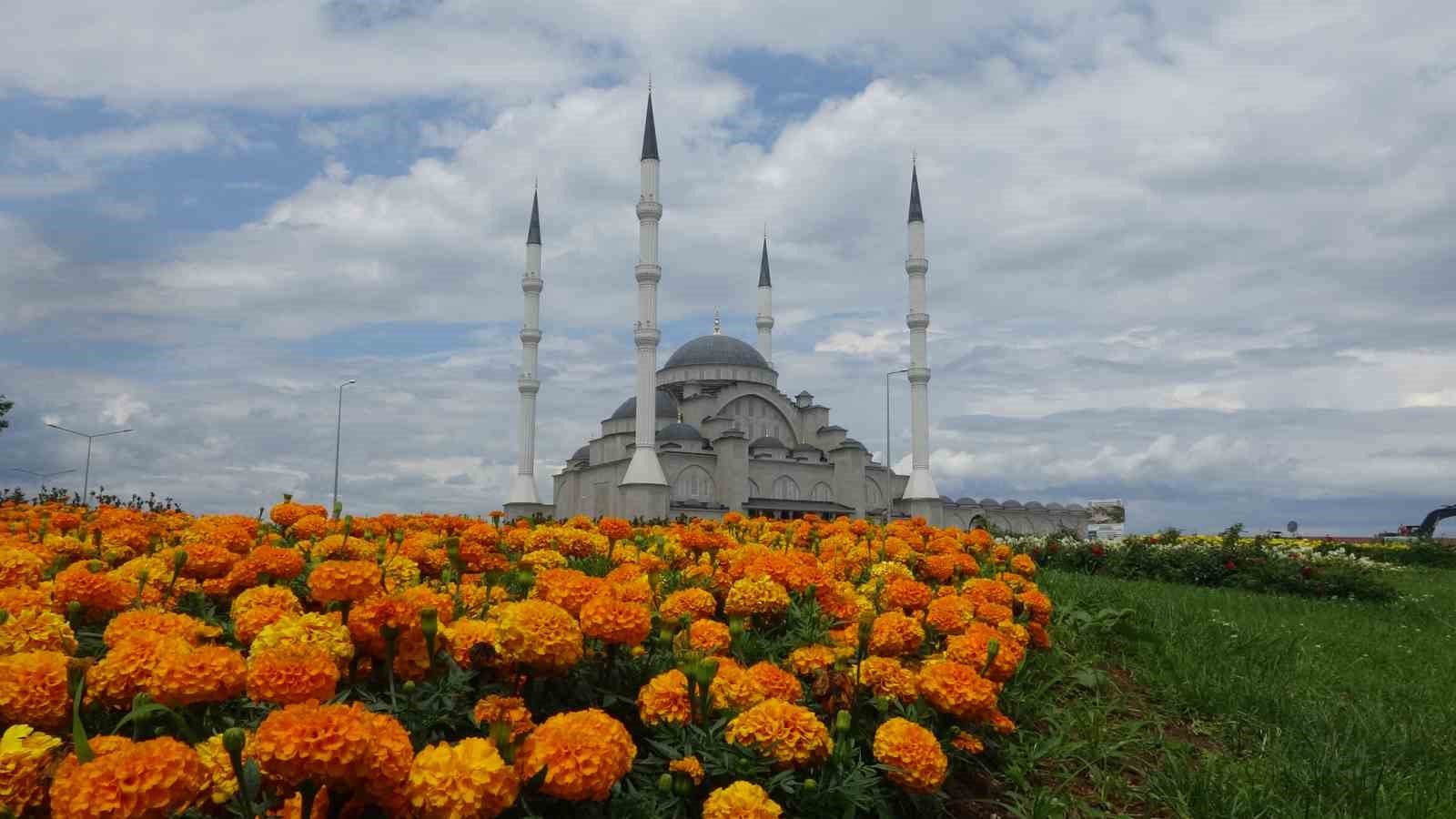 İnşaatı sona yaklaştıkça mimari görselliği öne çıkıyor
