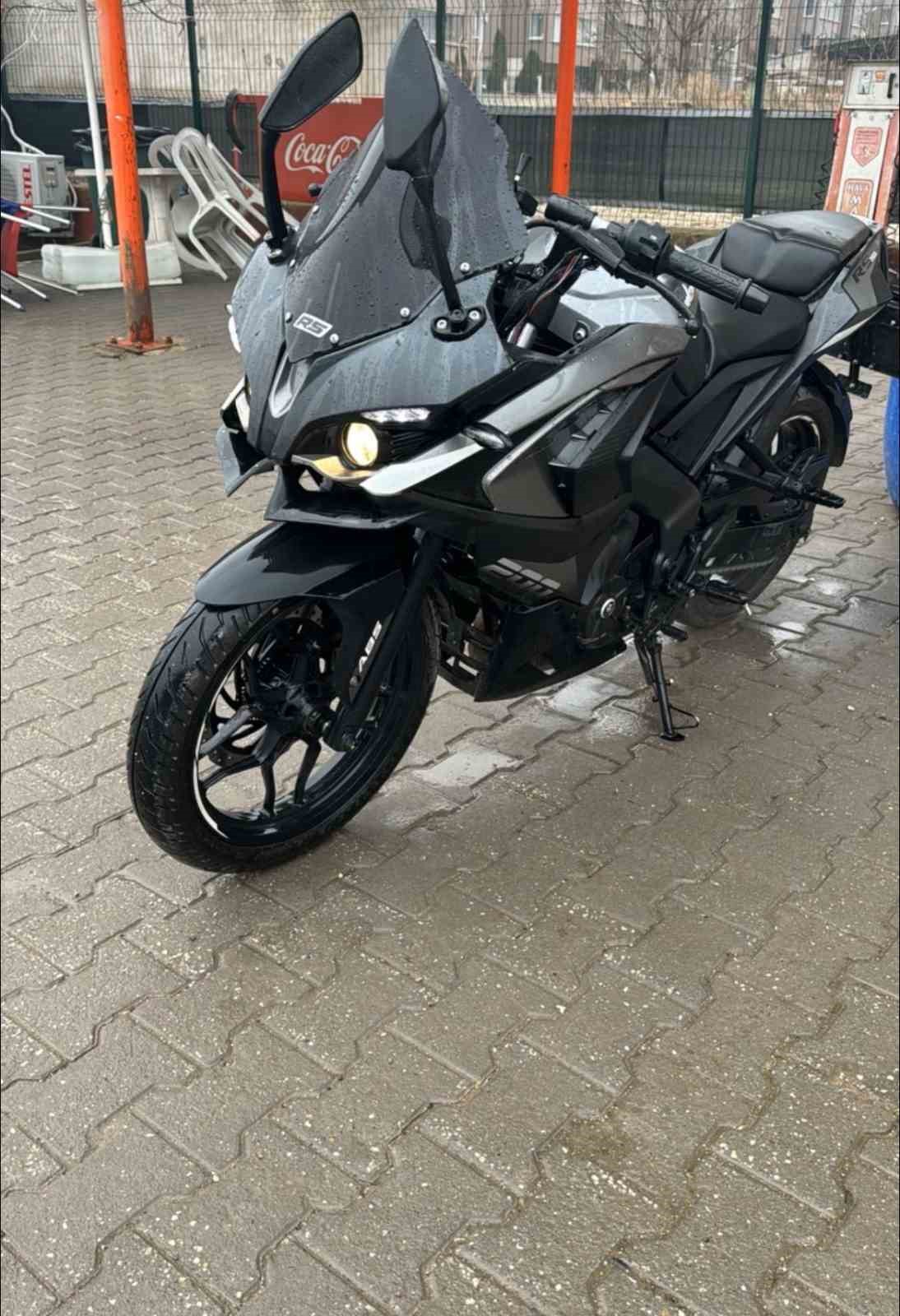 Refüje çarpan motosikletin sürücüsü hayatını kaybetti
