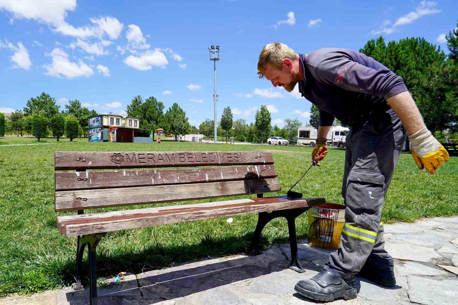 Meram Belediyesi estetik ve konforlu parklar için aralıksız çalışıyor
