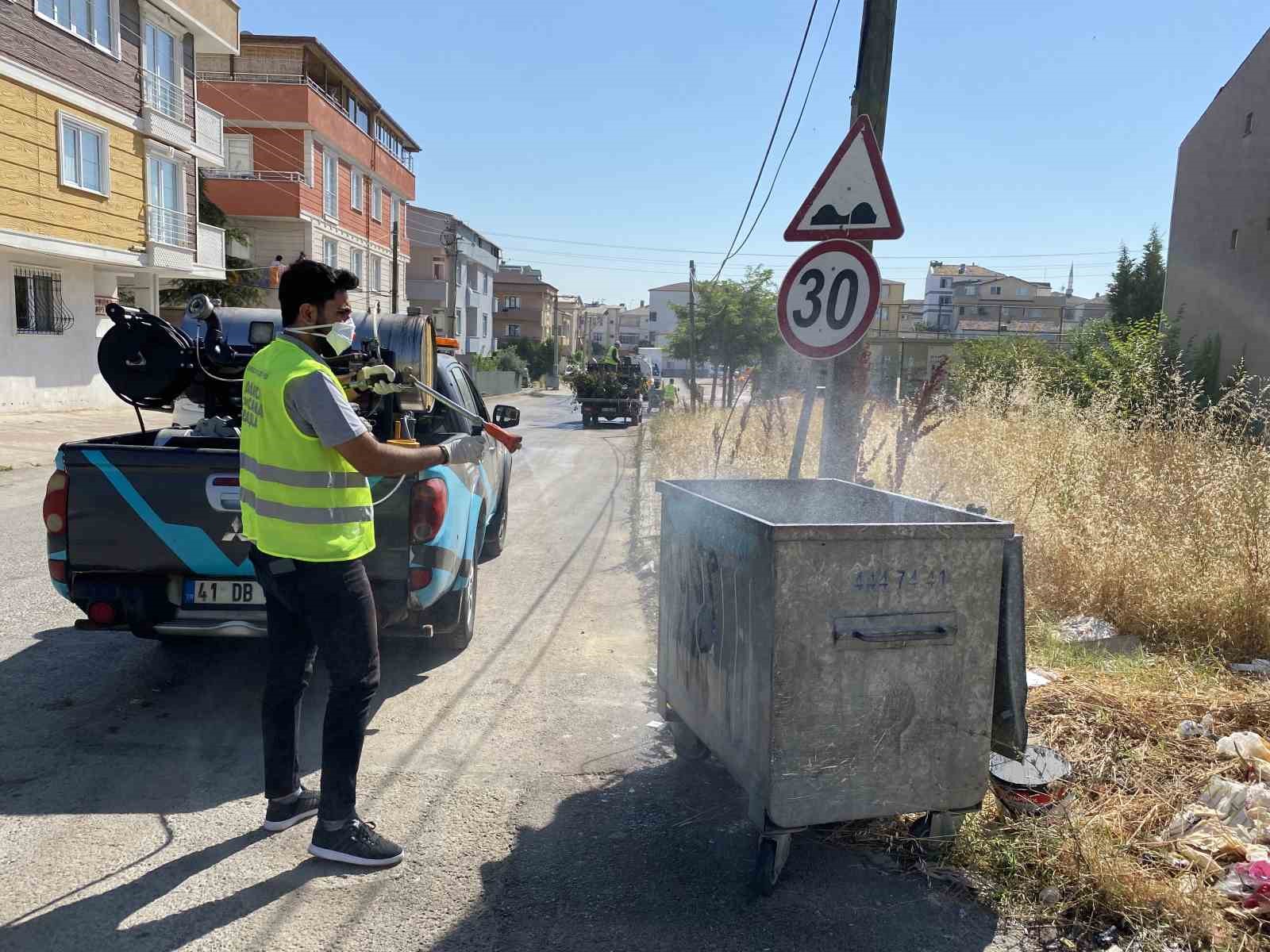 Darıca’da ekipler mahallelerde köşe bucak temizlik yapıyor
