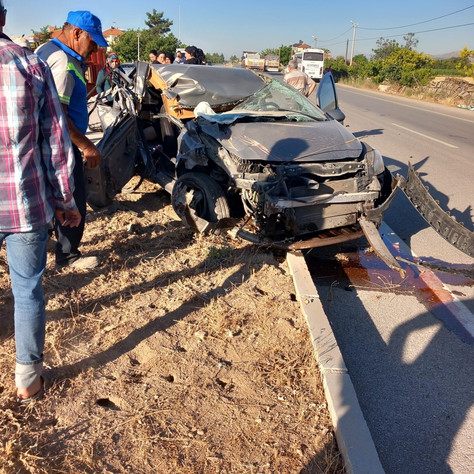 Denizli’de otomobil ile traktör çarpıştı; 4 yaralı
