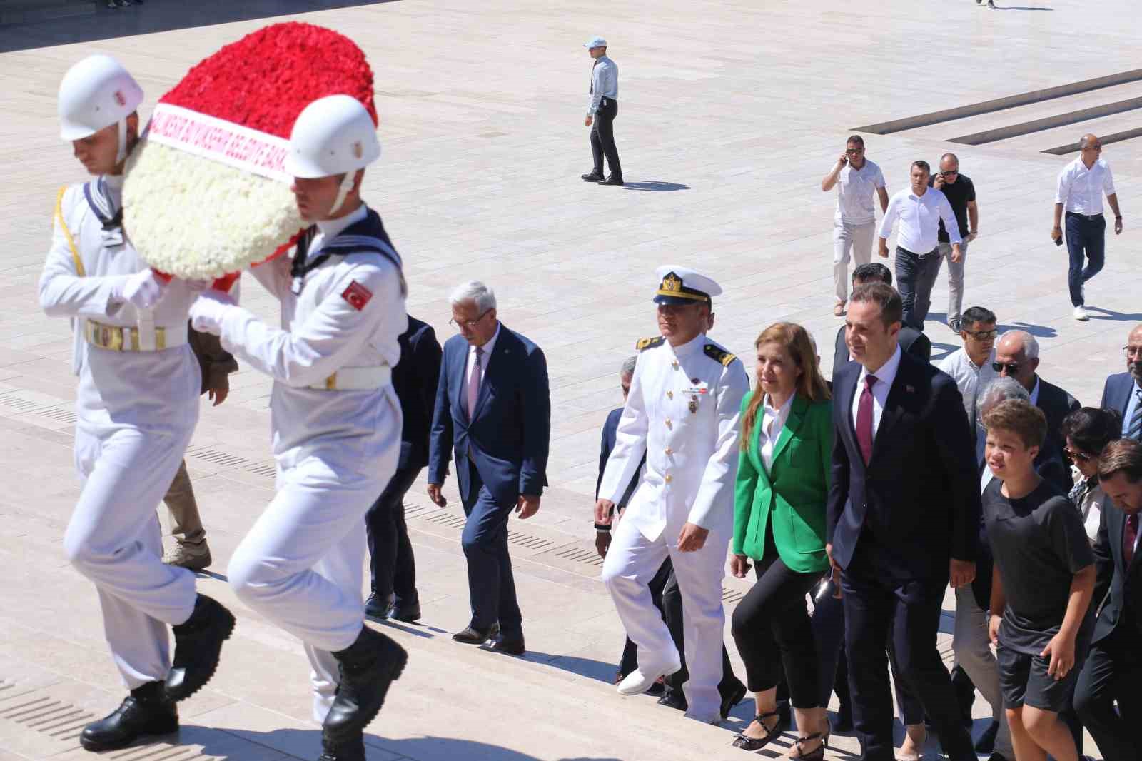 Balıkesir Büyükşehir Belediye Başkanı Akın Anıtkabir’i ziyaret etti
