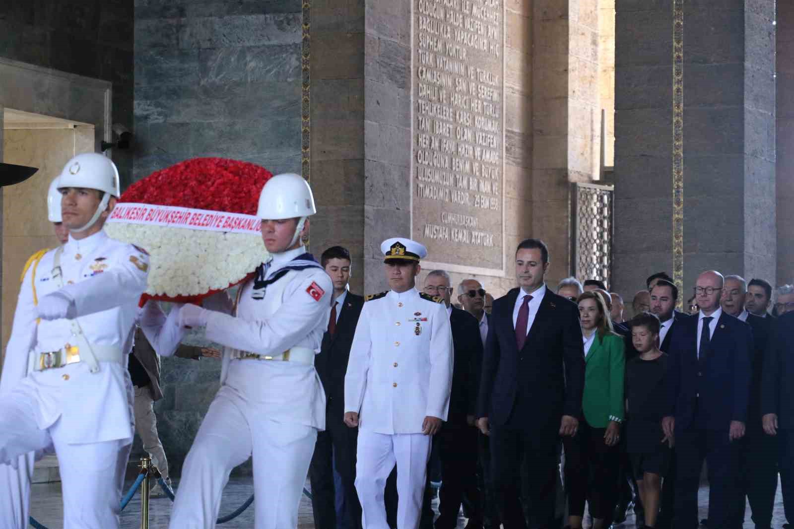 Balıkesir Büyükşehir Belediye Başkanı Akın Anıtkabir’i ziyaret etti
