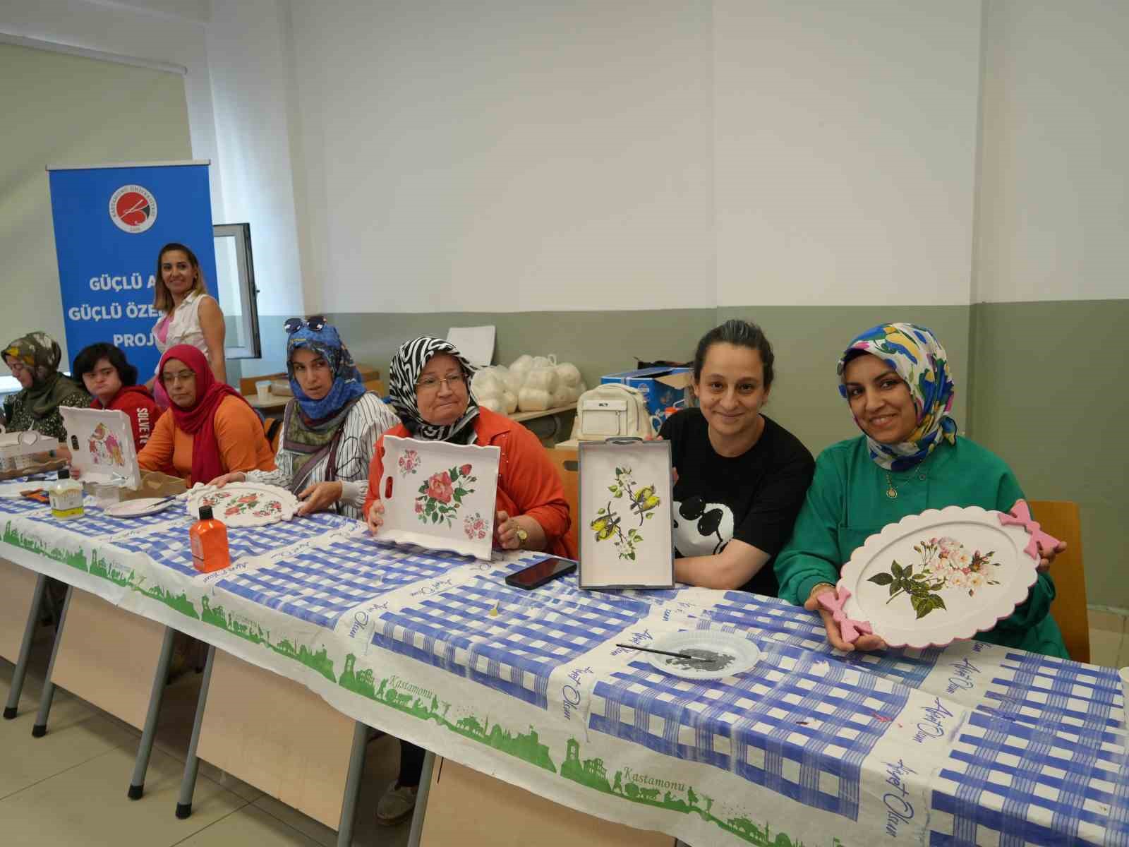 Özel birey anneleri hem meslek öğreniyor hem de çocuklarıyla hoşça vakit geçiriyor
