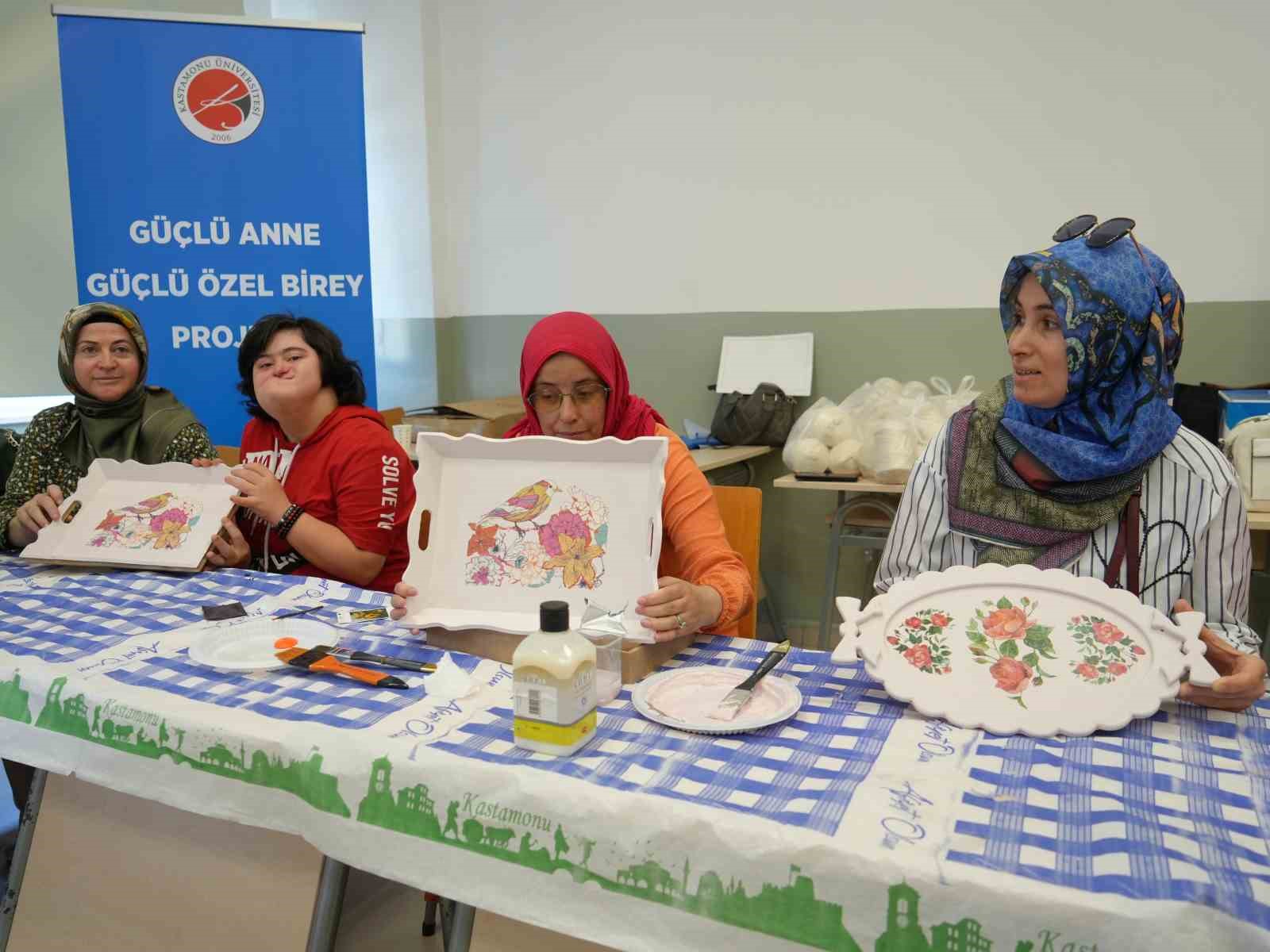 Özel birey anneleri hem meslek öğreniyor hem de çocuklarıyla hoşça vakit geçiriyor
