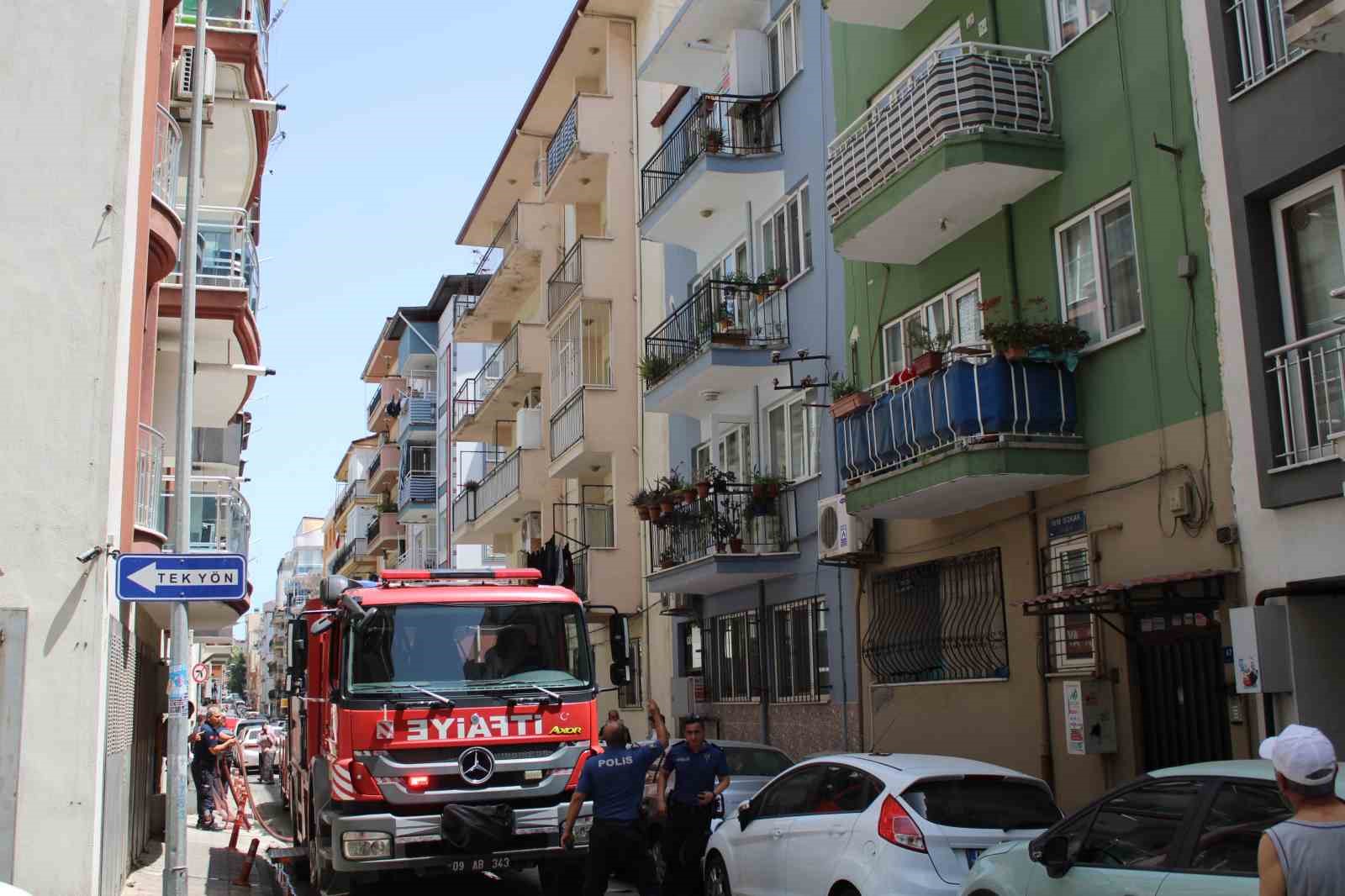 Balkondaki kombiden çıkan yangın büyümeden söndürüldü
