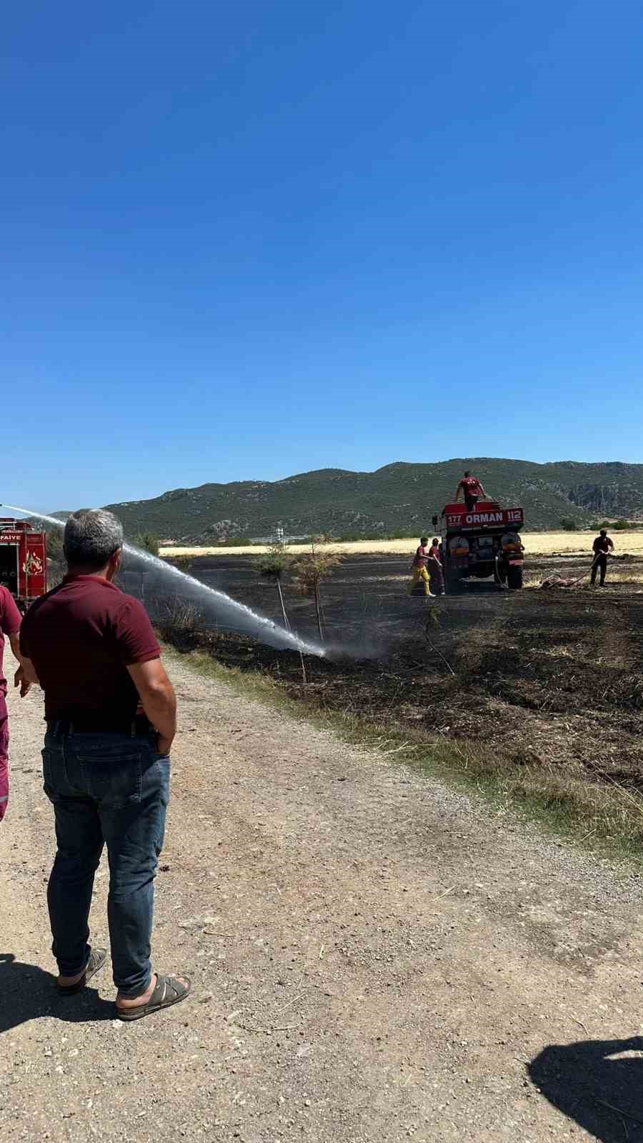 Burdur’da hasat yapılırken çıkan yangında 1 dekar alan yandı
