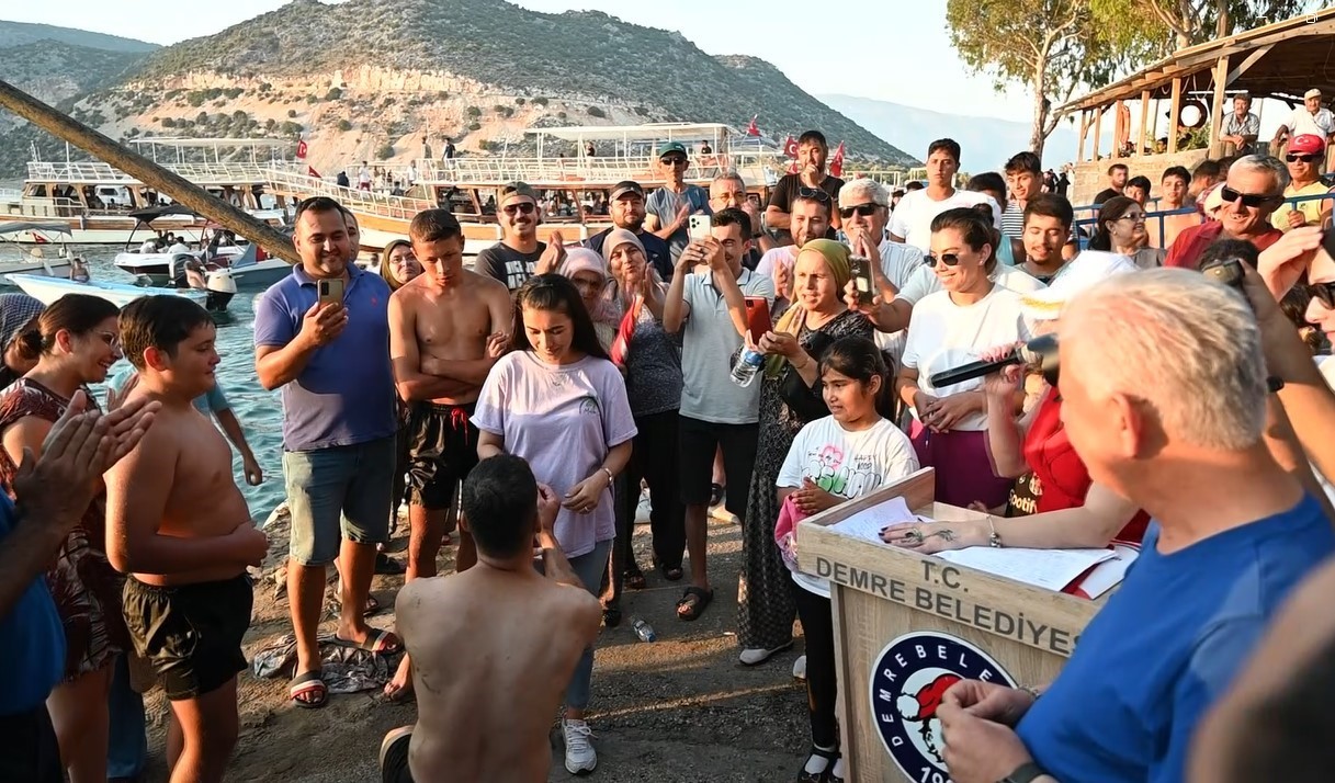 Antalya’da takı töreni gibi Kabotaj Bayramı
