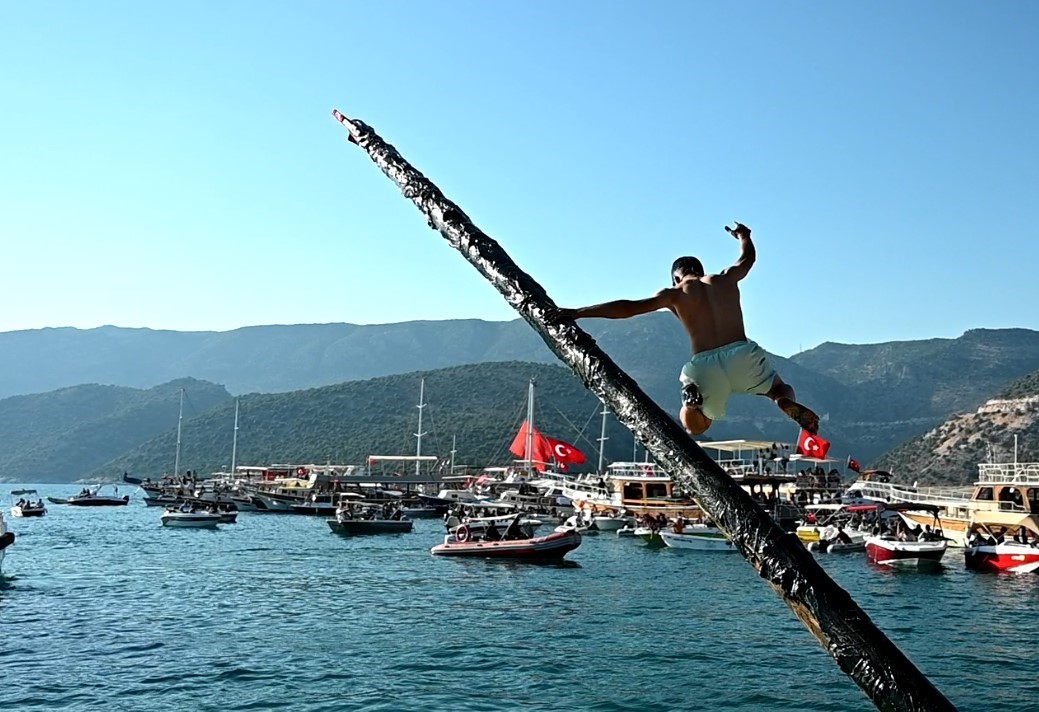 Antalya’da takı töreni gibi Kabotaj Bayramı
