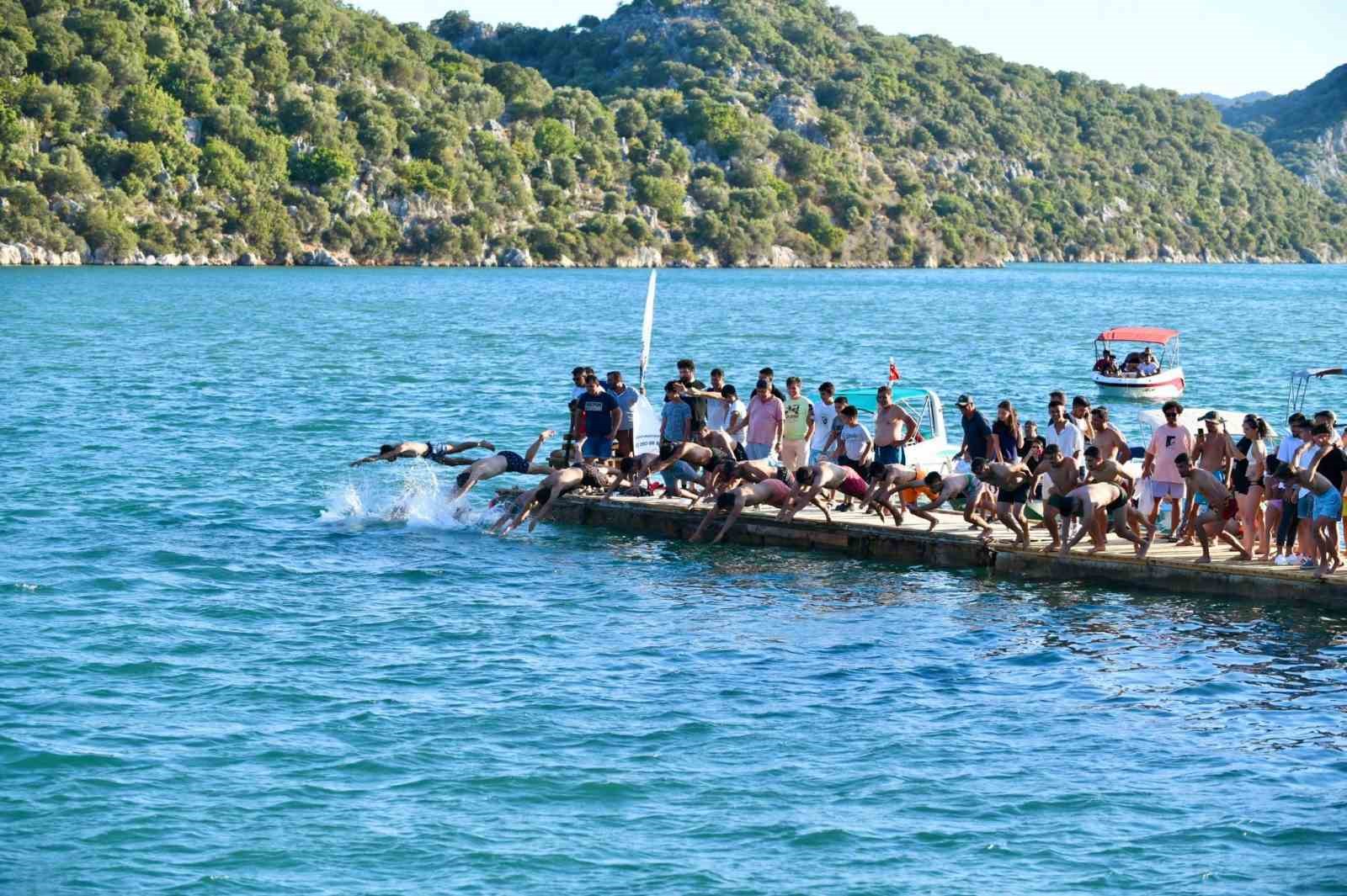 Antalya’da takı töreni gibi Kabotaj Bayramı
