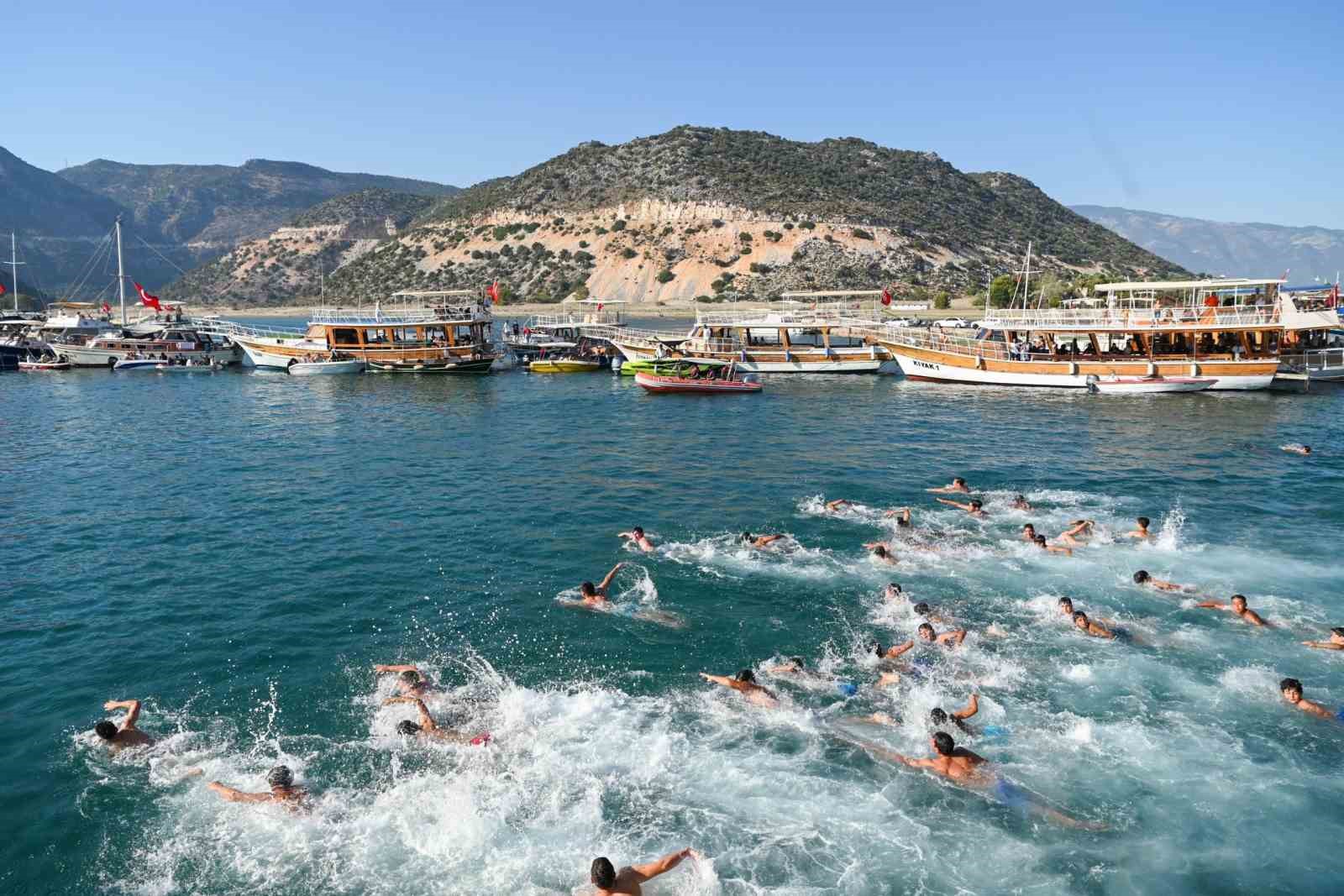 Antalya’da takı töreni gibi Kabotaj Bayramı
