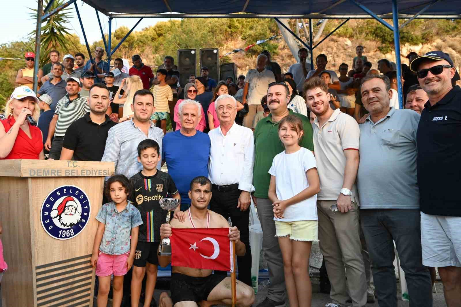 Antalya’da takı töreni gibi Kabotaj Bayramı
