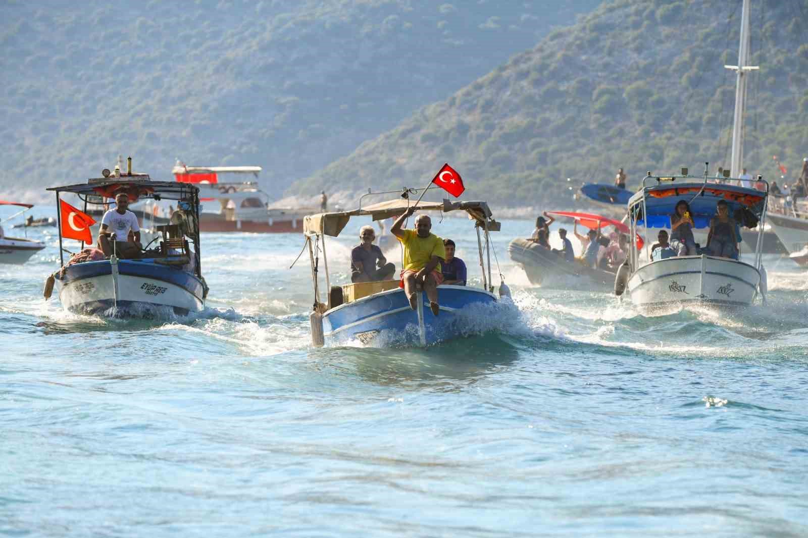 Antalya’da takı töreni gibi Kabotaj Bayramı
