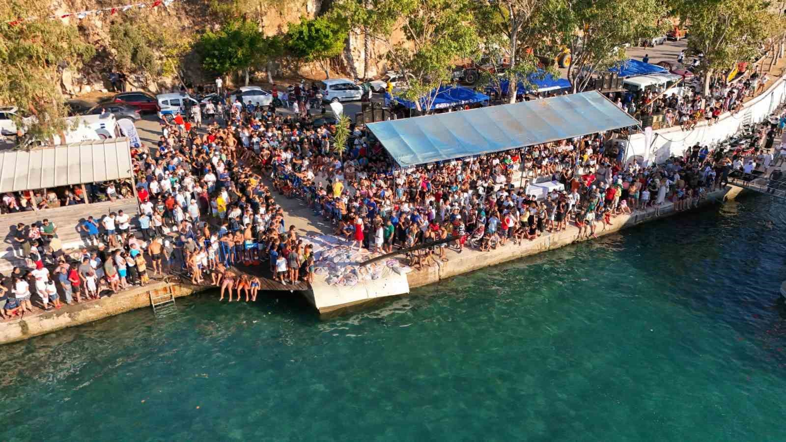 Antalya’da takı töreni gibi Kabotaj Bayramı
