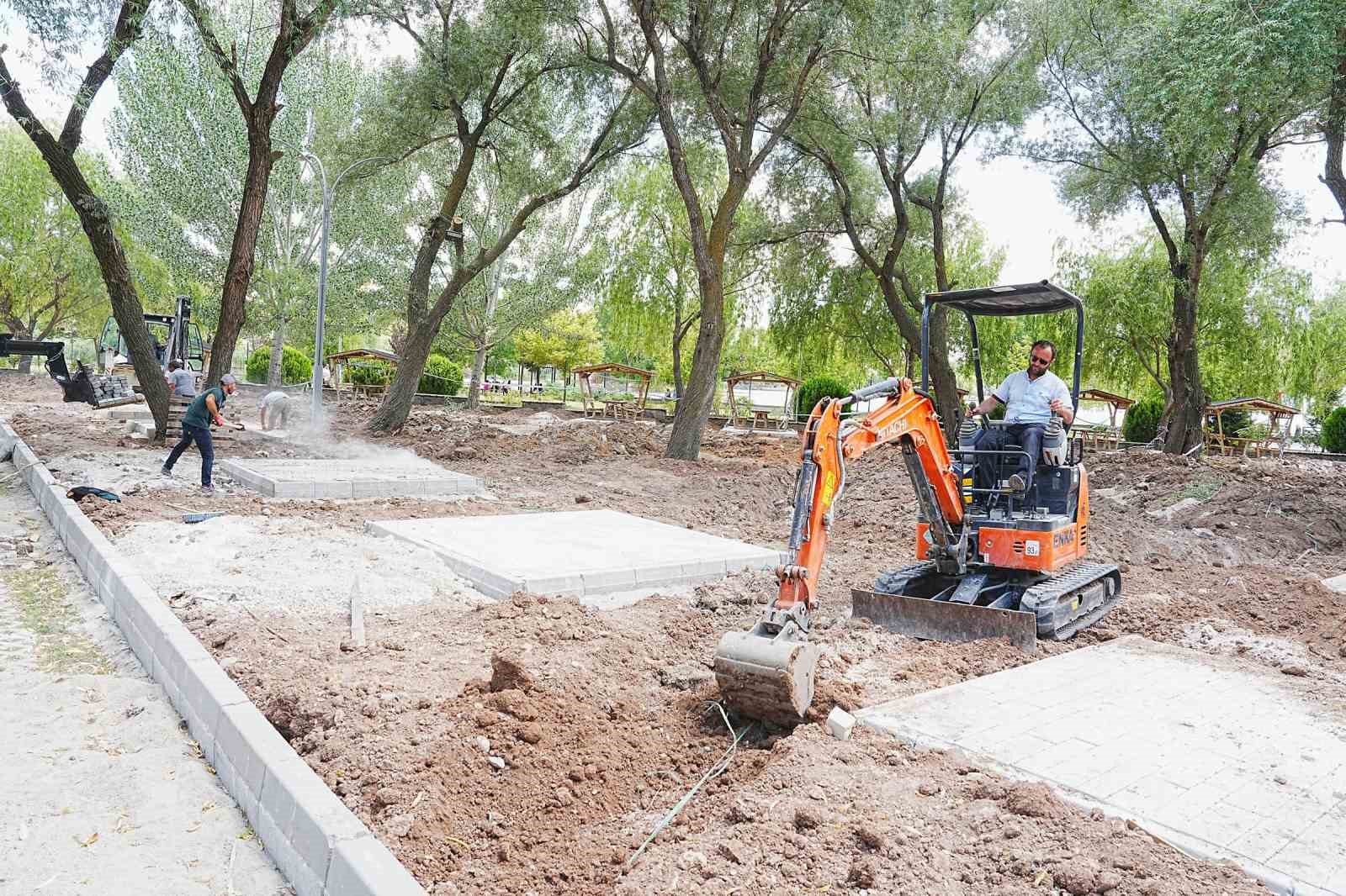 Gölbaşı Atatürk Sahil Parkı yenileniyor
