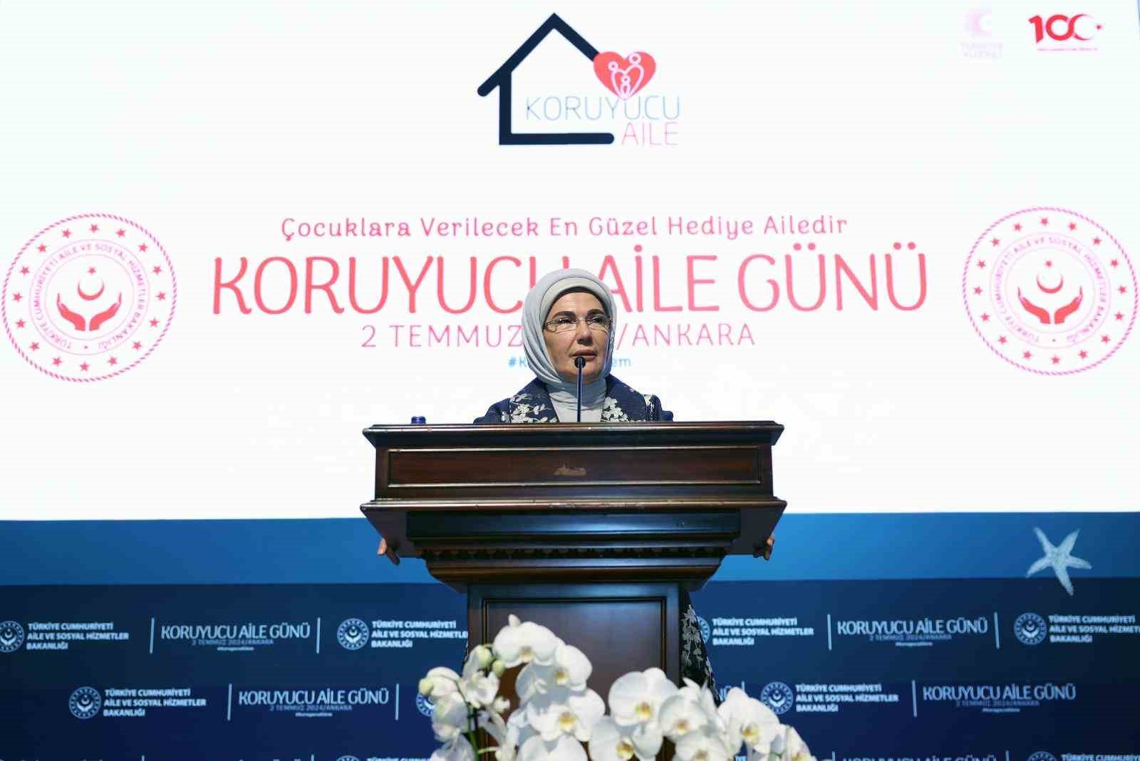 Emine Erdoğan, Gönül Elçileri ve koruyucu ailelerle bir araya geldi:
