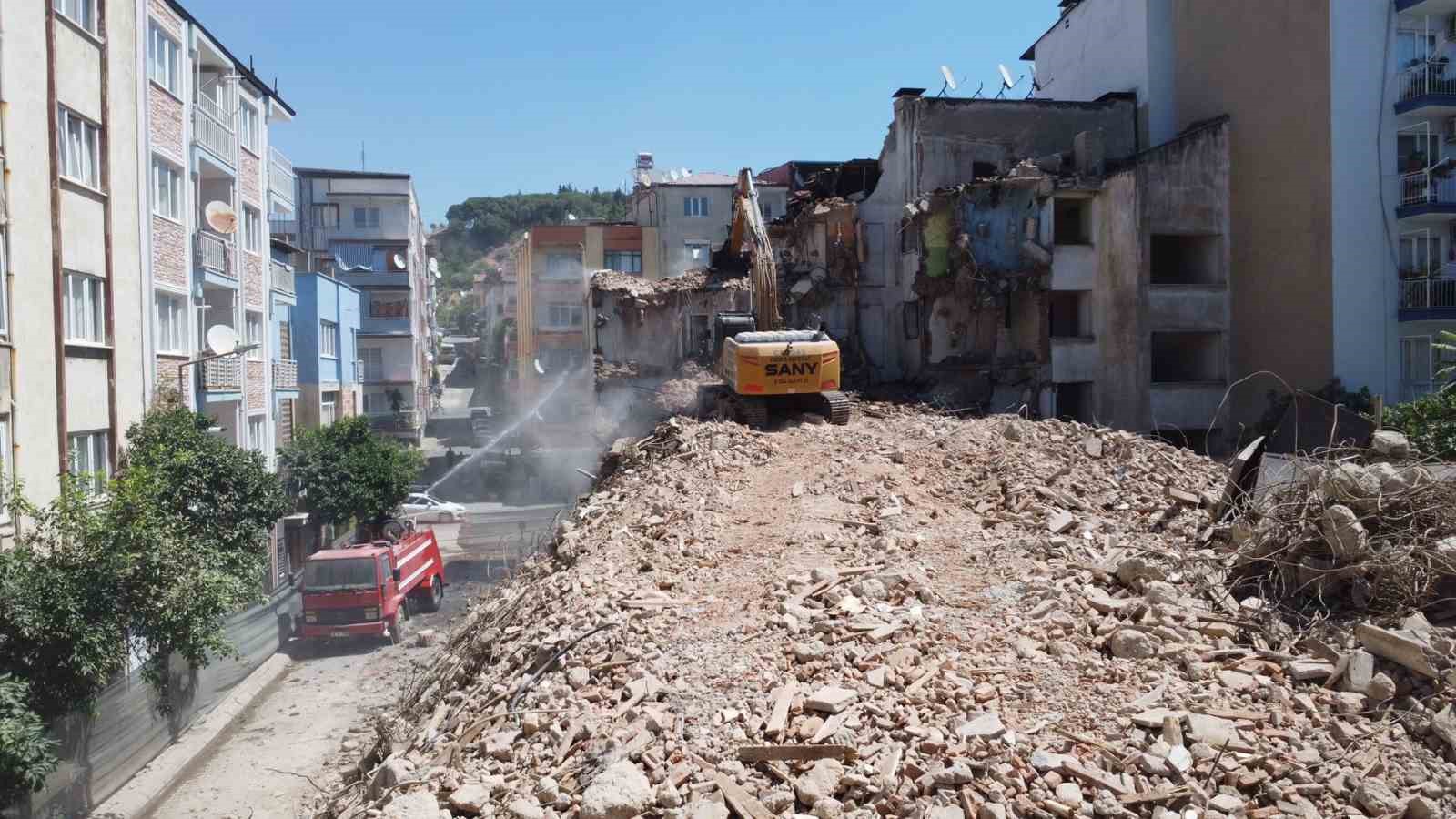 Emniyet Müdürlüğü D Hizmet Binası’nın yıkımı sürüyor
