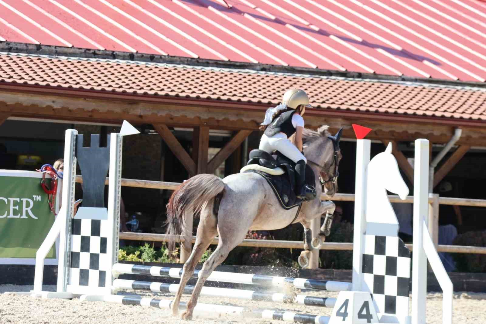 Binicilikte Sakarya’nın gururu oldu
