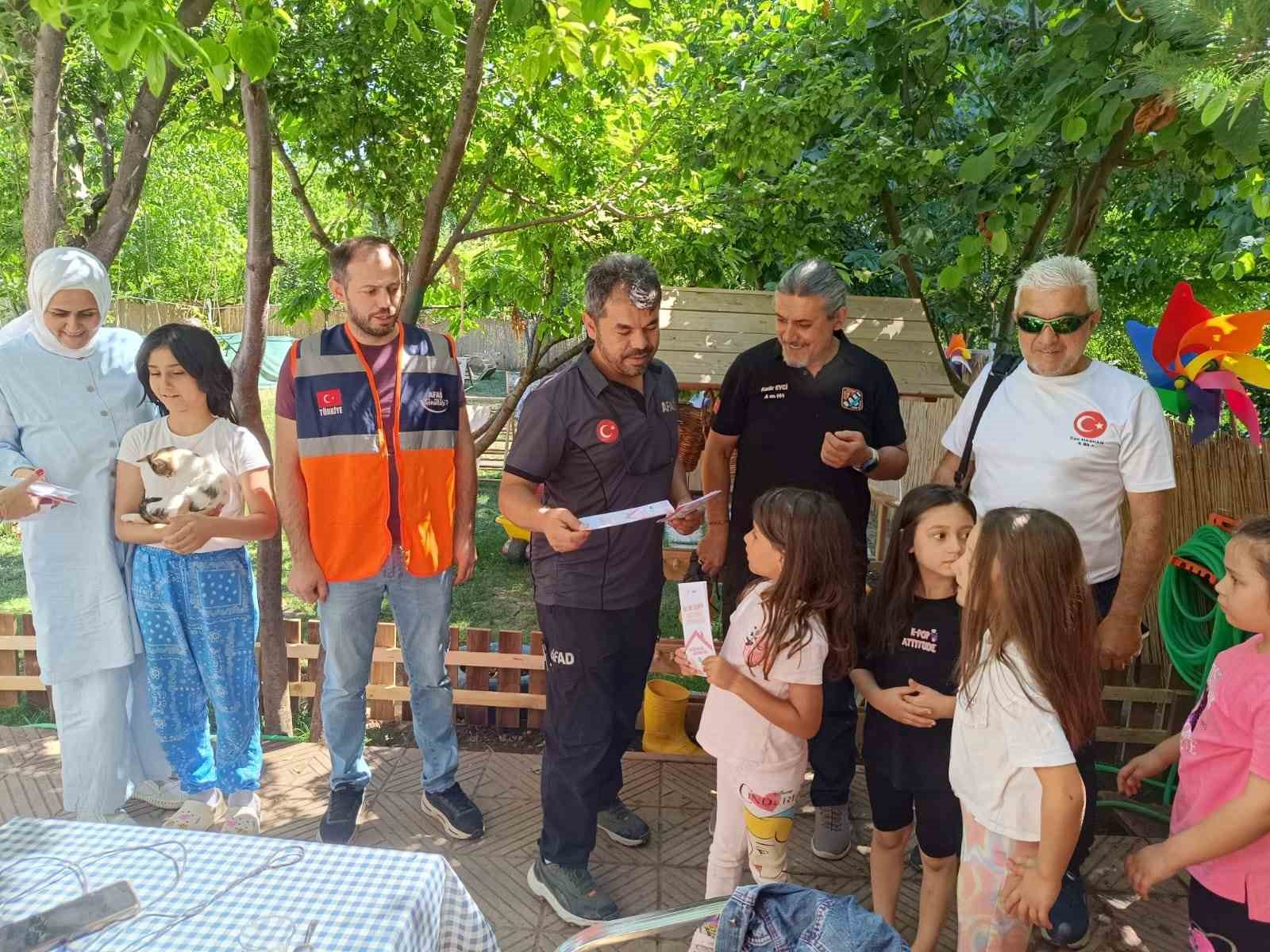 Selden zarar gören mahalle halkına bilgilendirme
