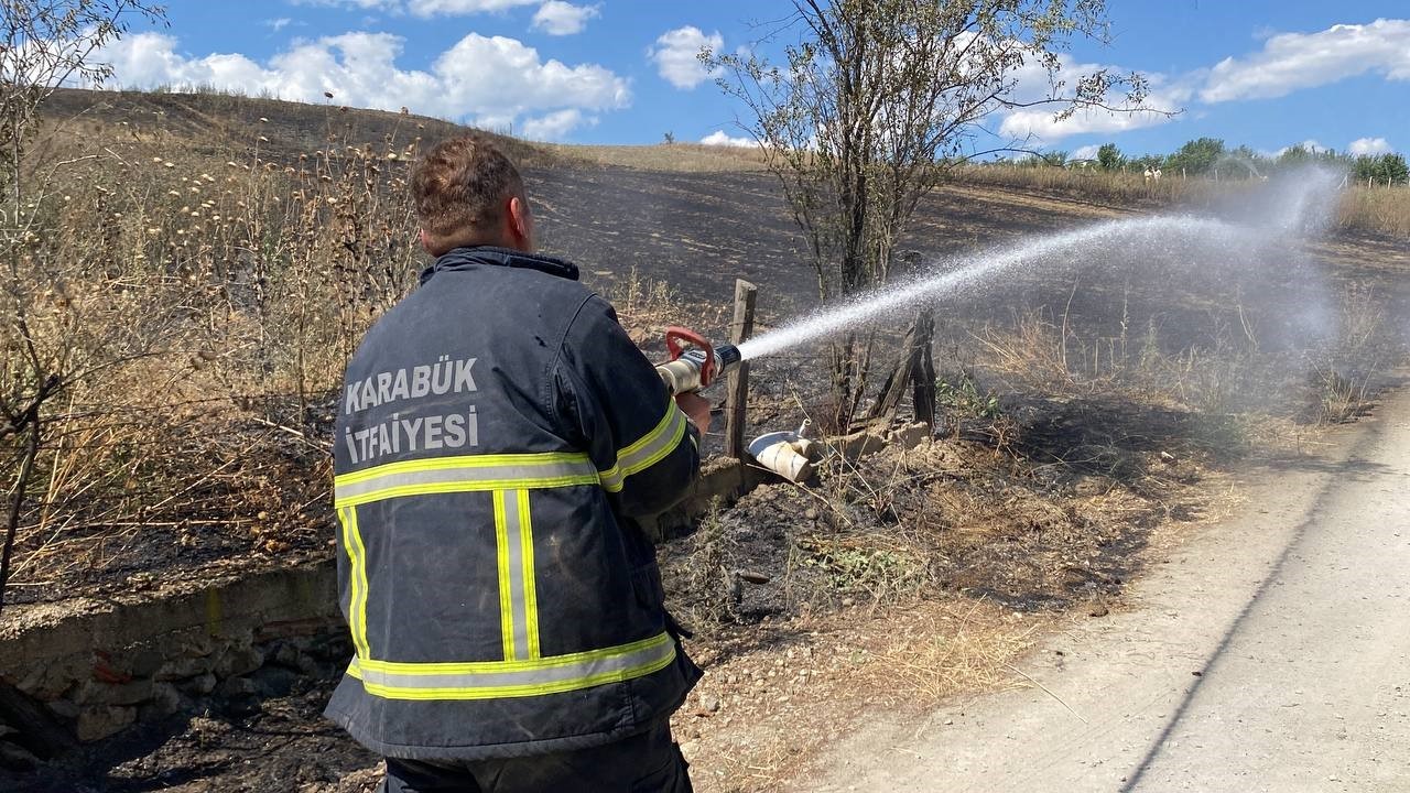 Anız yangınında 5 dönüm alan zarar gördü
