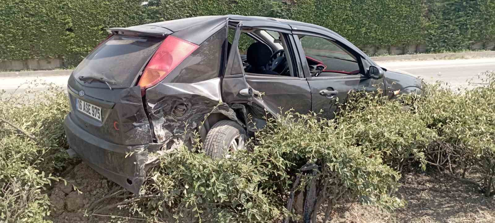 Bursa’da iki otomobilin karıştığı kazada 1 kişi yaralandı
