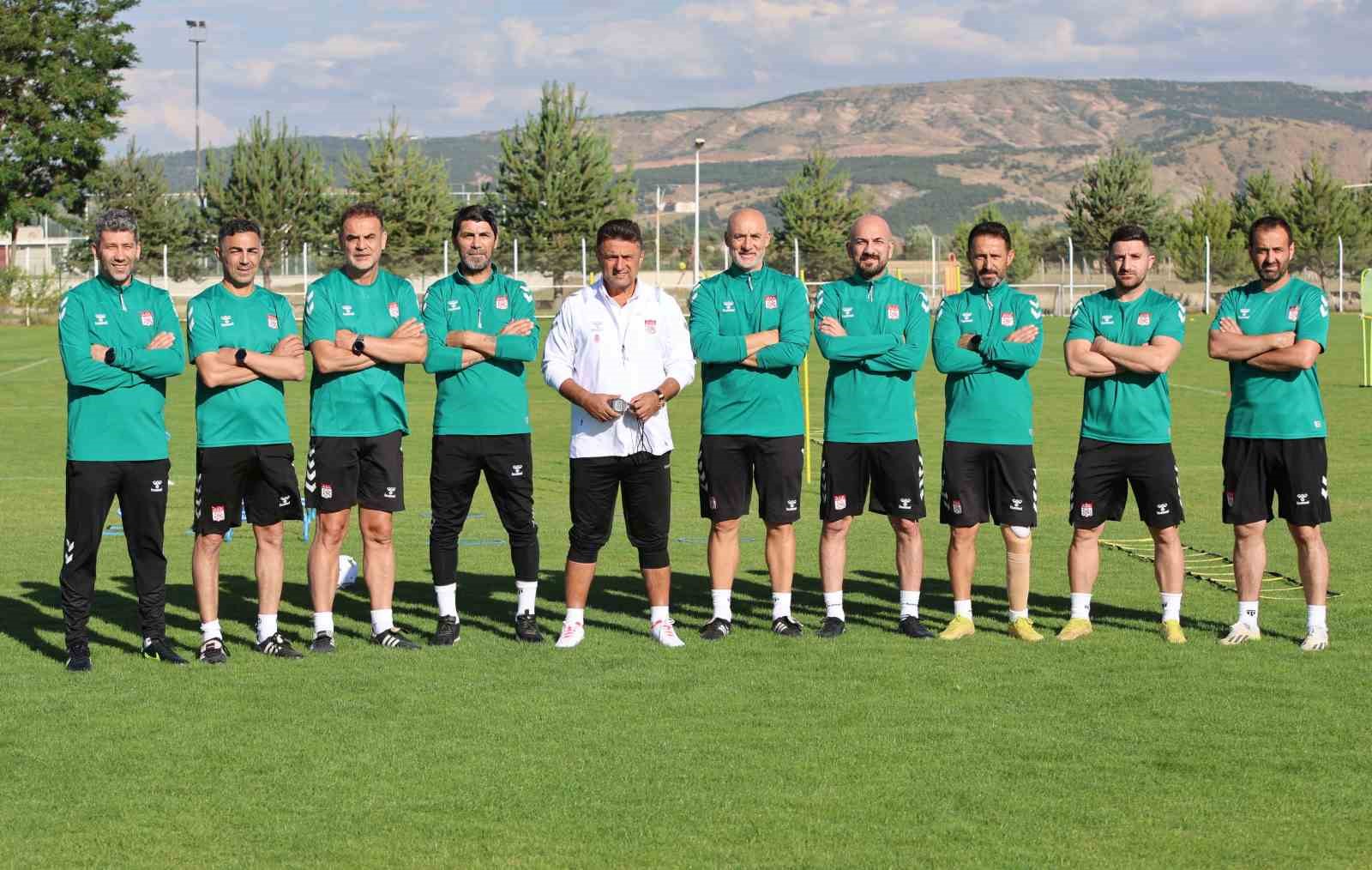 Bülent Uygun: “3-4 futbolcuyu daha kadromuza katacağız”
