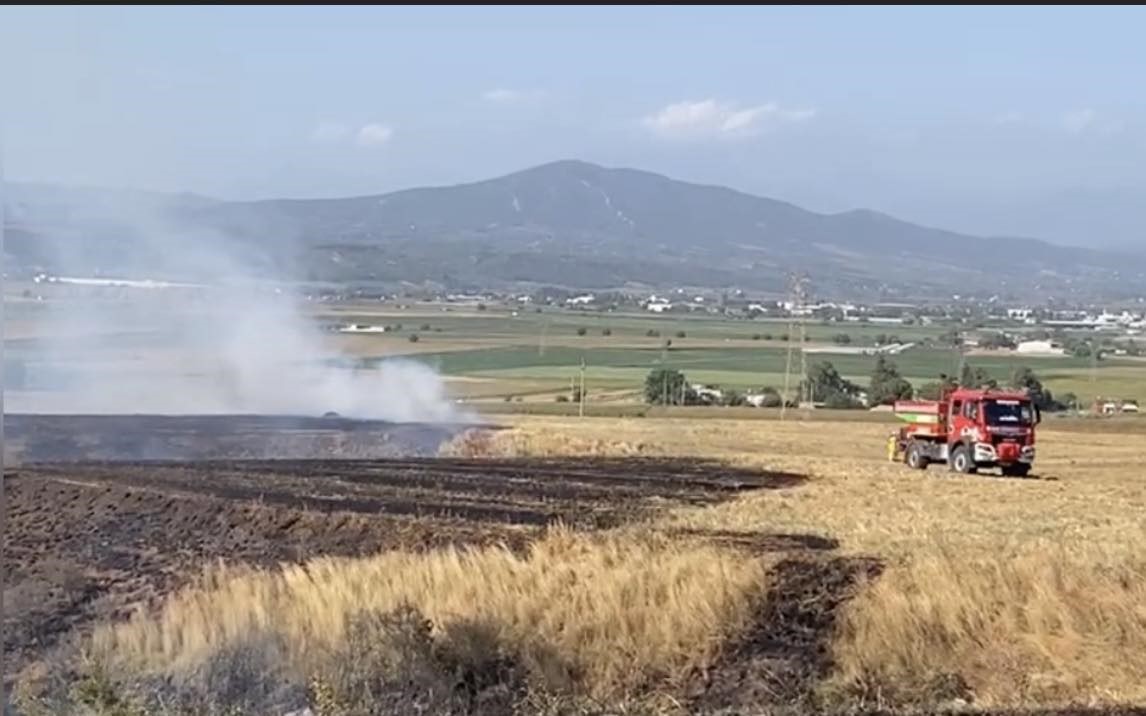 Osmaniye’de ormana yakın bölgede çıkan anız yangını büyümeden söndürüldü
