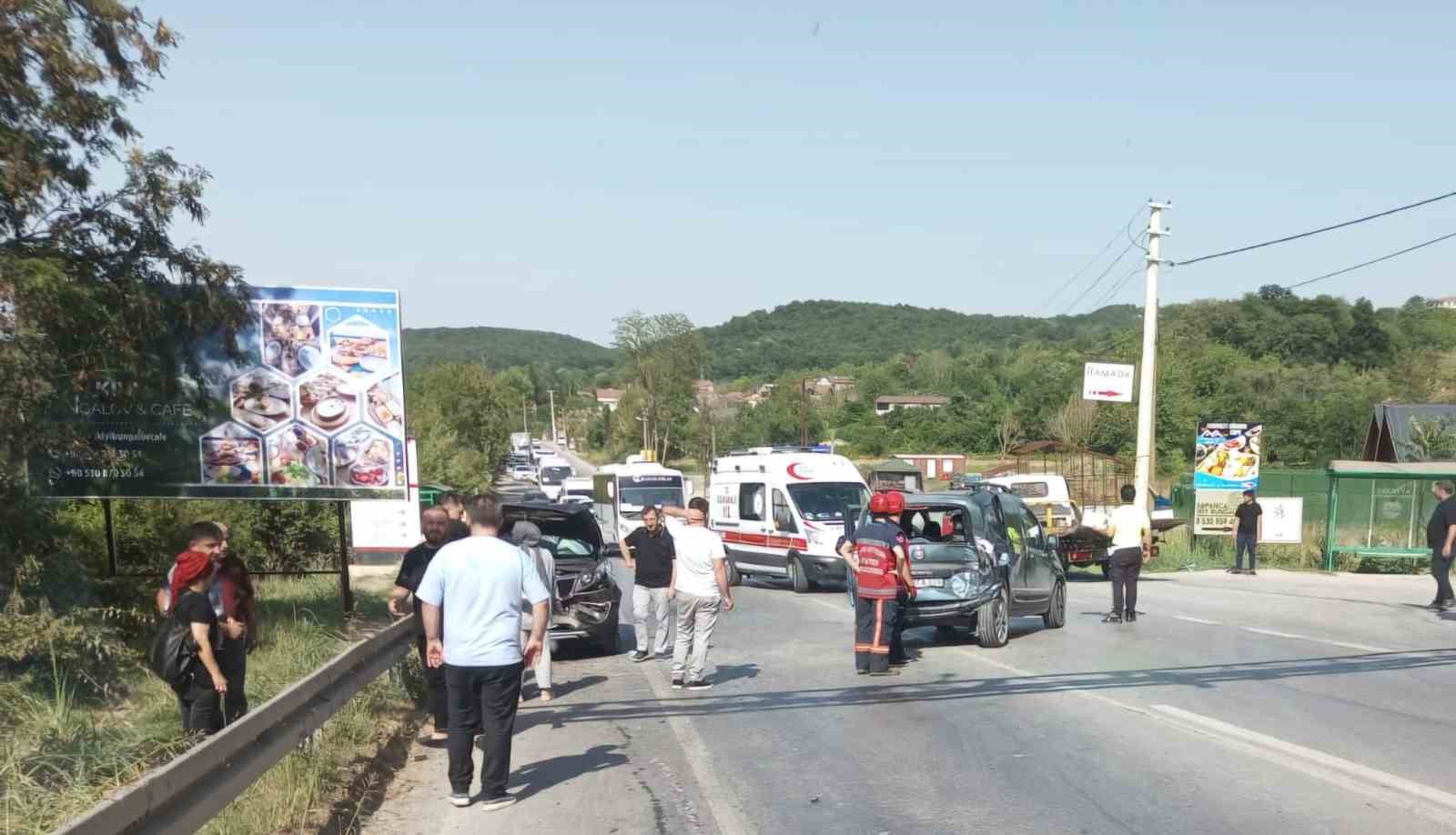 Sakarya’da zincirleme kaza: 3 kişi yaralandı
