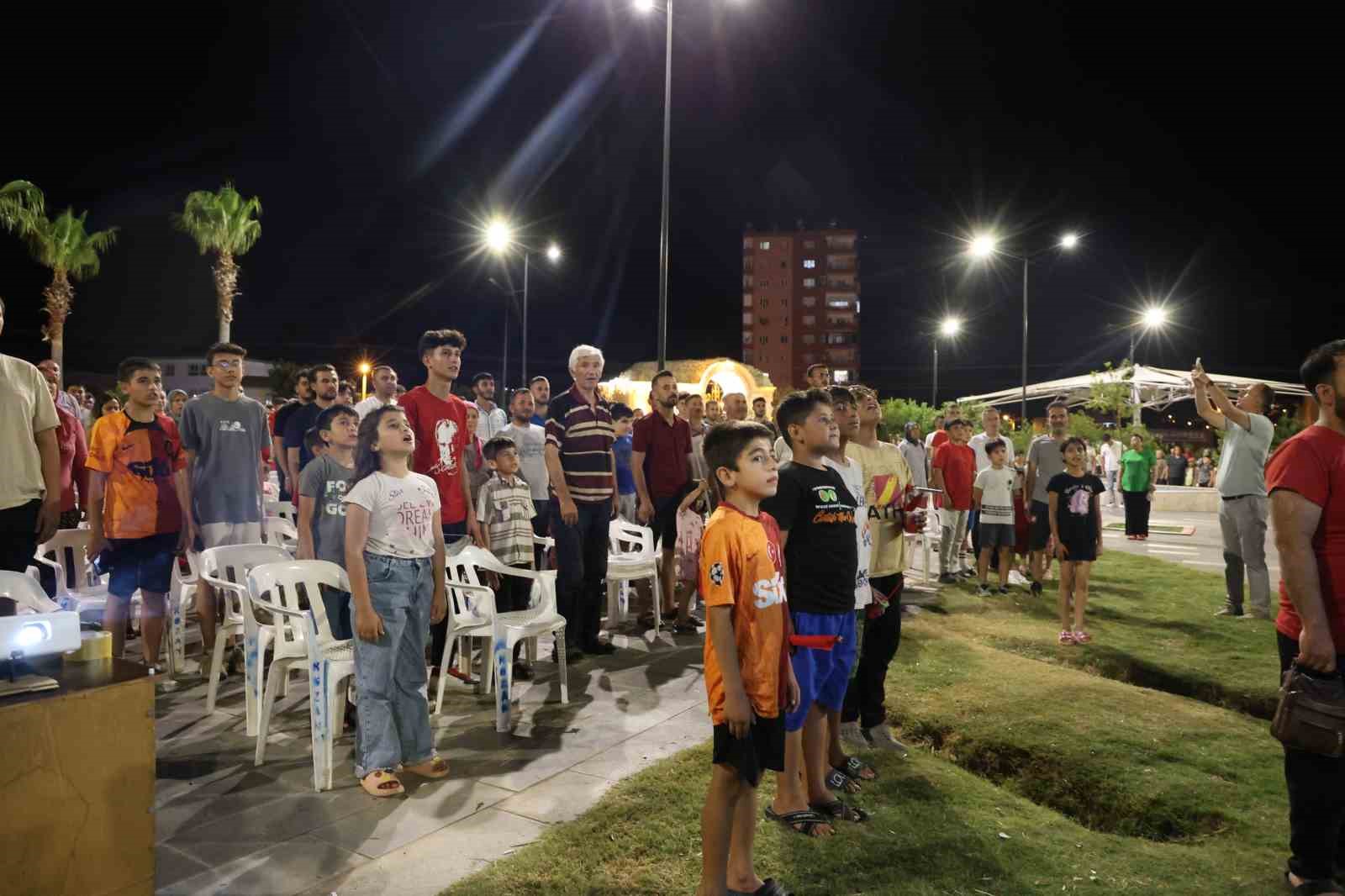 Adana’da kent meydanında milli coşku
