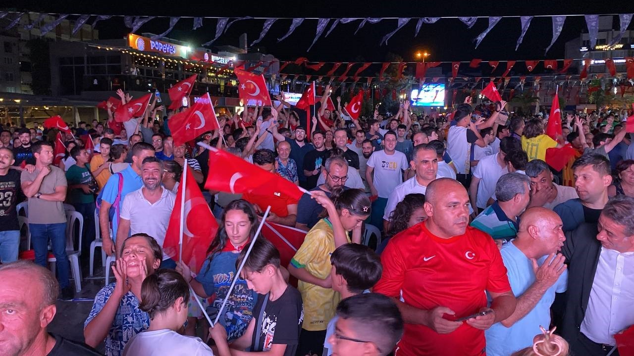 Aydın, Türkiye’nin galibiyetini kutladı
