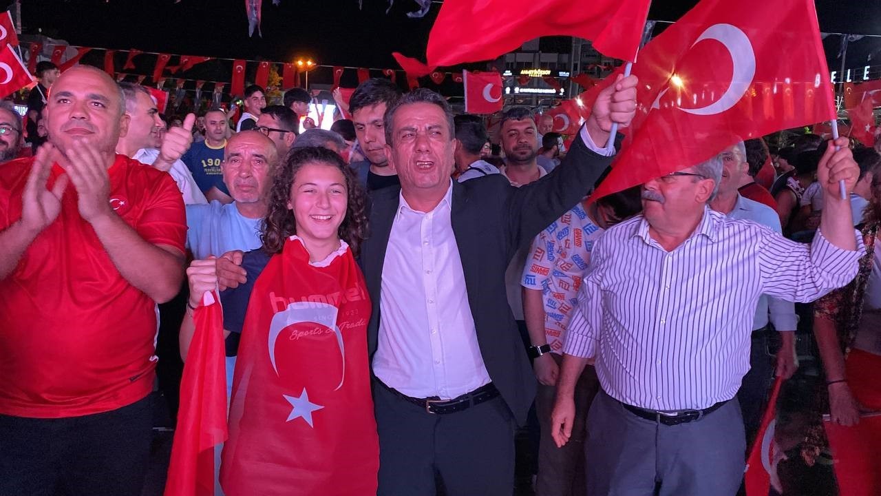 Aydın, Türkiye’nin galibiyetini kutladı
