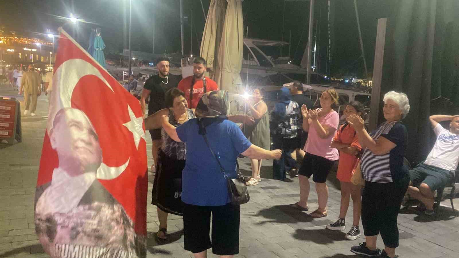 Marmaris, Türkiye’nin zaferini kutladı
