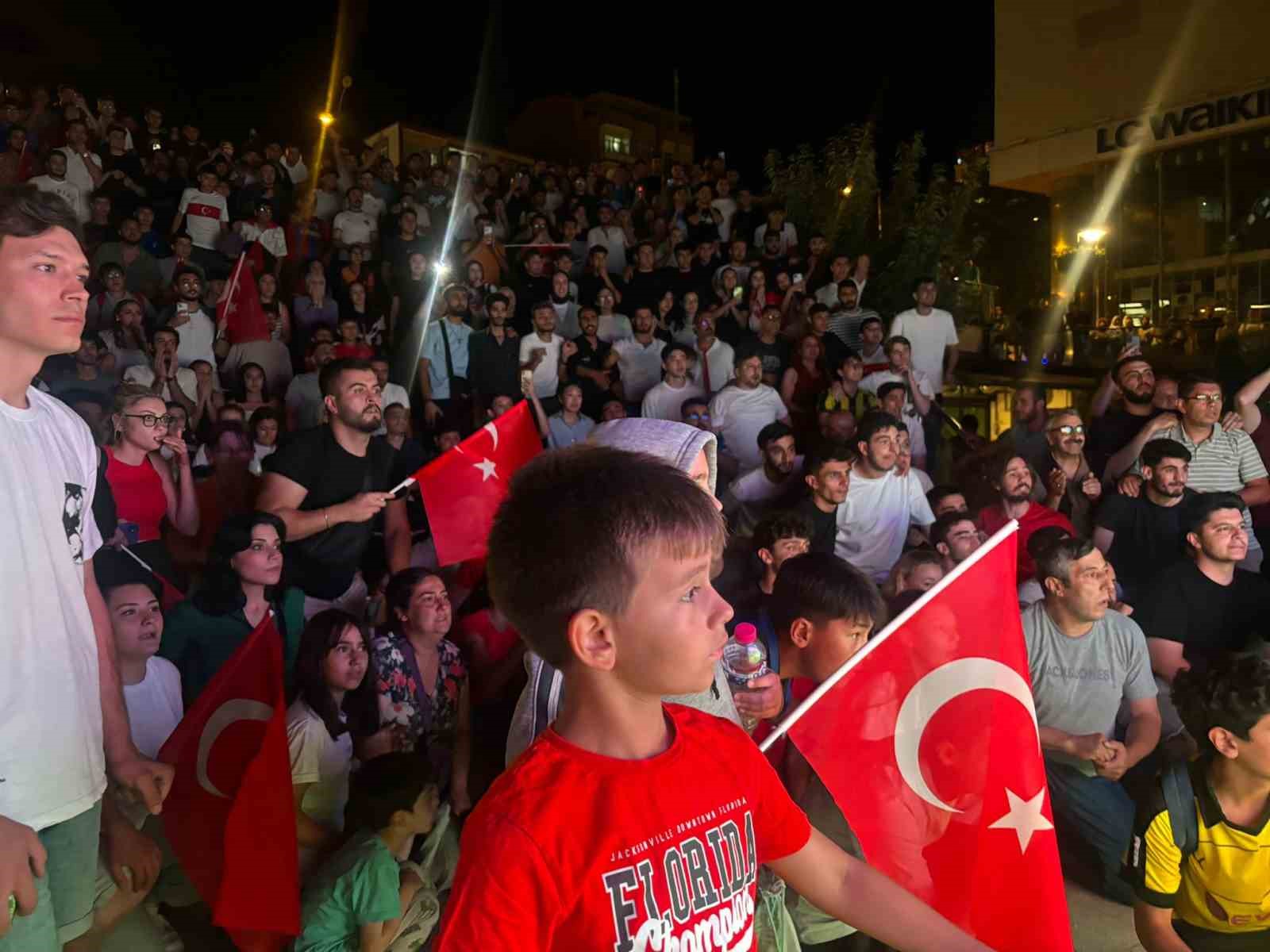 Bilecik’te çeyrek final coşkusu
