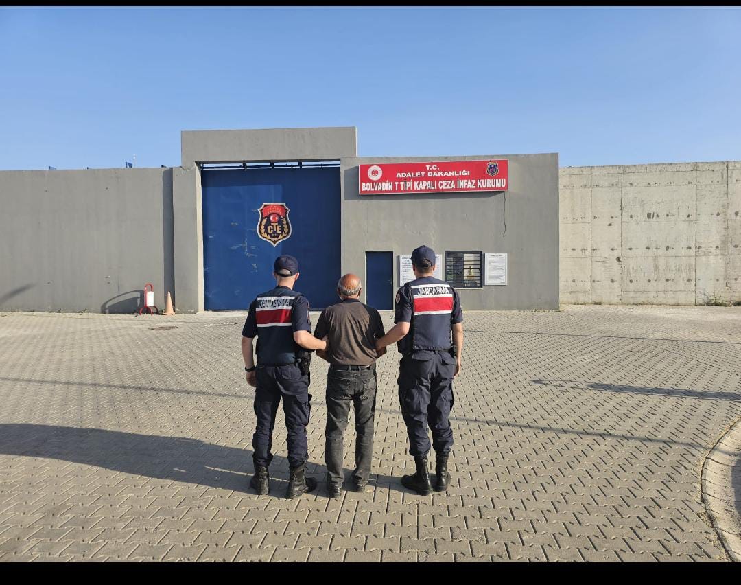 Dolandırıcılık suçundan 4 yıl 2 ay hapis cezası ile aranan şahsı jandarma yakaladı
