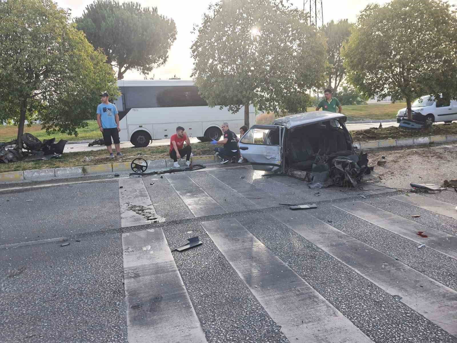 Freni patlayan otomobil paramparça olup yola saçıldı: 5 yaralı
