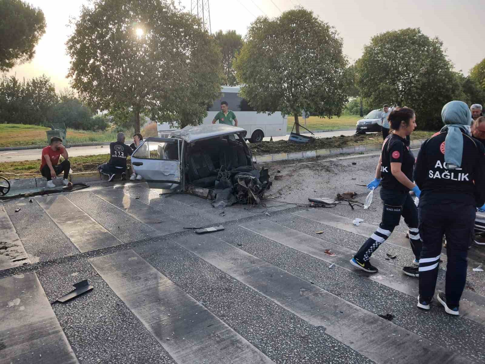 Freni patlayan otomobil paramparça olup yola saçıldı: 5 yaralı
