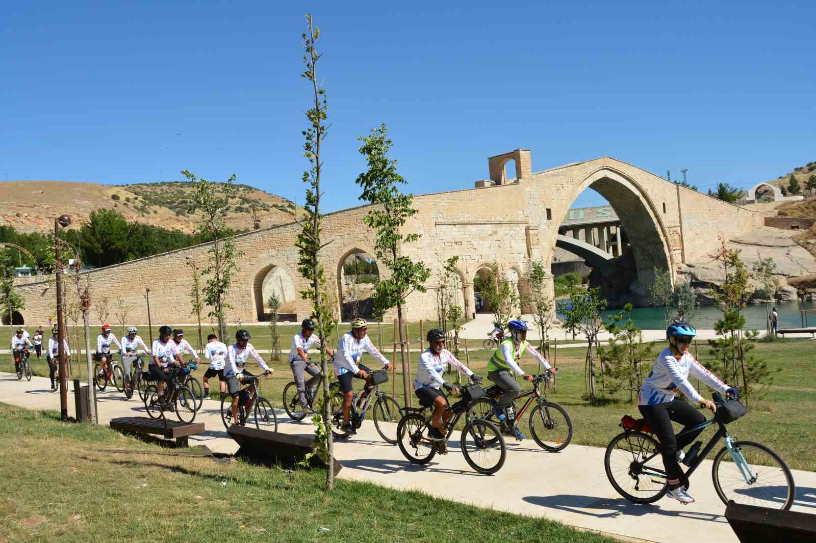 Bitlis Nemrut’tan Adıyaman Nemrut’a bisiklet turu sona erdi
