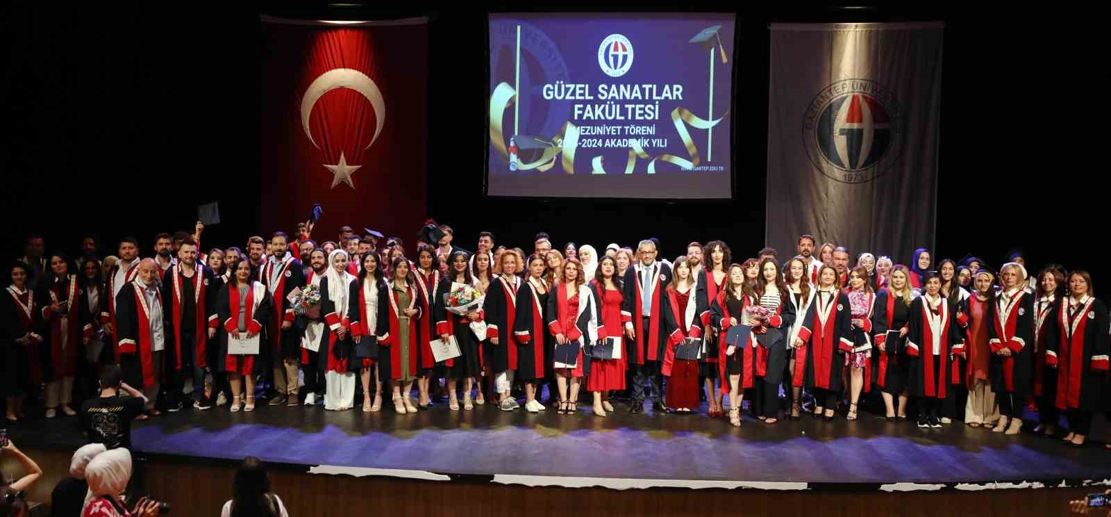 GAÜN Güzel Sanatlar Fakültesinde mezuniyet heyecanı
