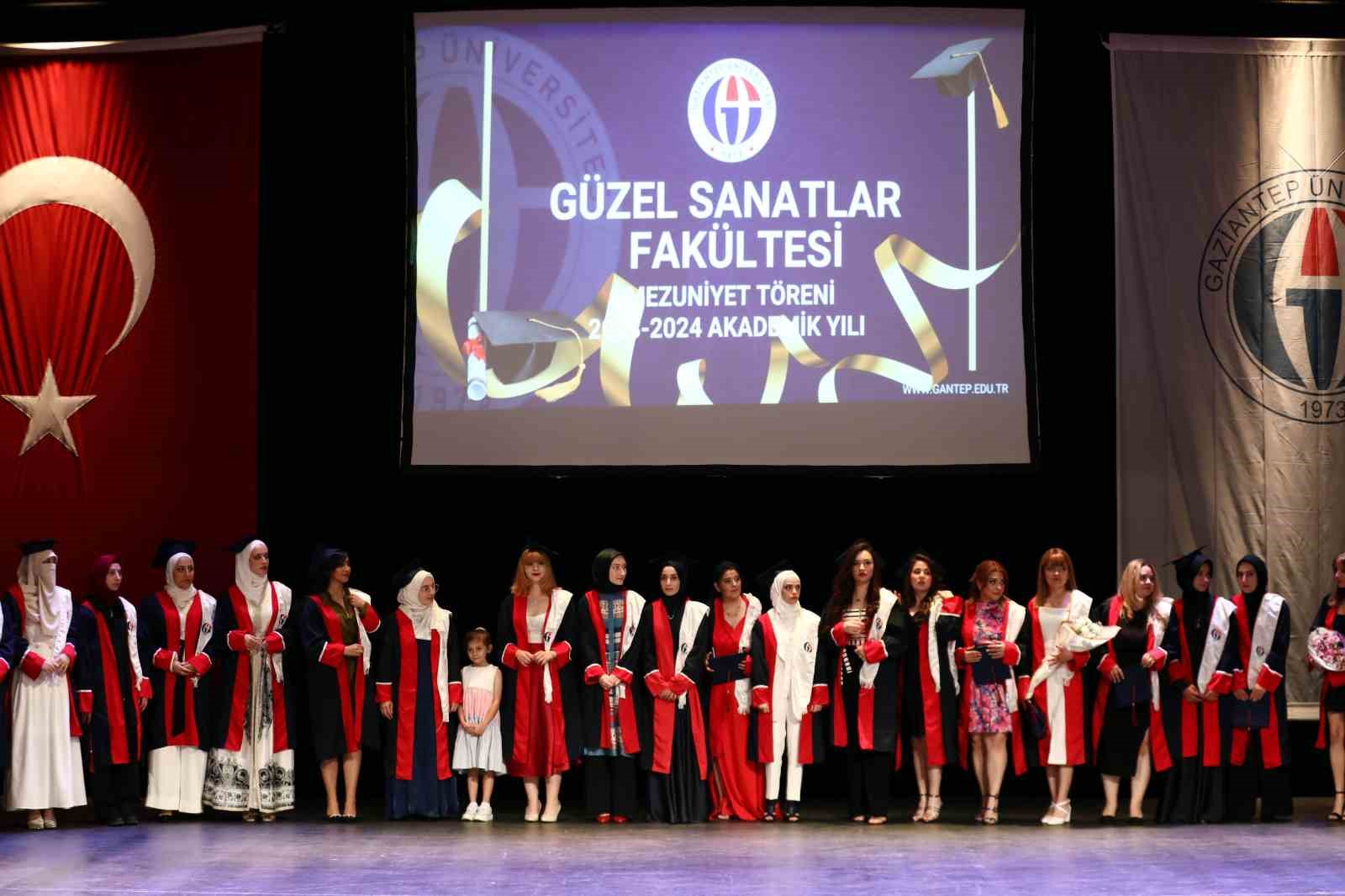 GAÜN Güzel Sanatlar Fakültesinde mezuniyet heyecanı
