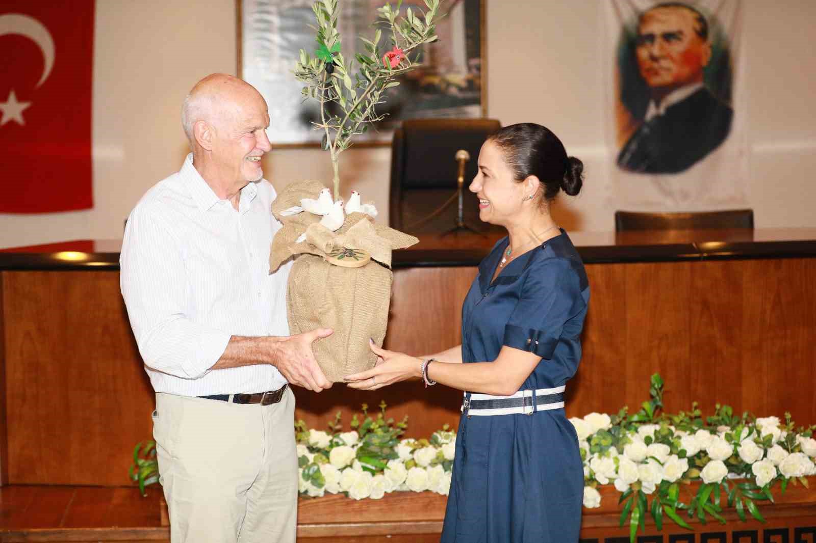 Filiz Başkan ve Yorgo Papandreou’dan dostluk mesajları
