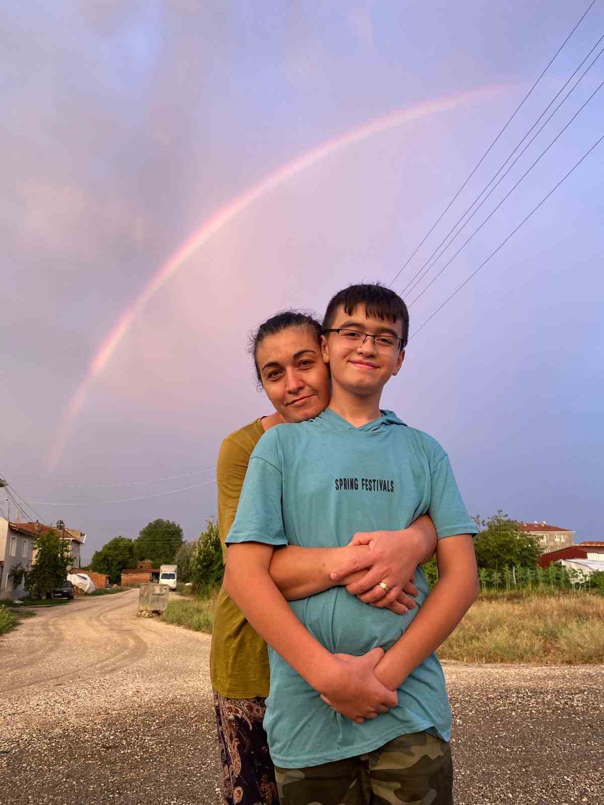 Kaybettiği annesine verdiği sözü tuttu
