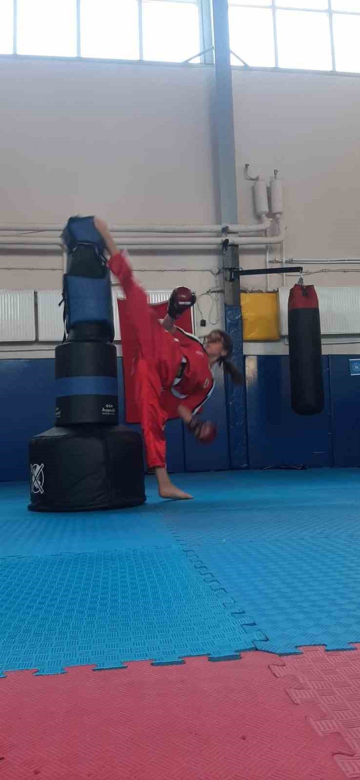 Gedizli kick boks sporcuları Türkiye Şampiyonasına hazırlanıyorlar
