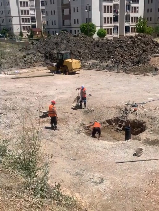 Gediz Hafızlık Erkek Kur’an Kursu inşaatı vatandaşların yardımını bekliyor
