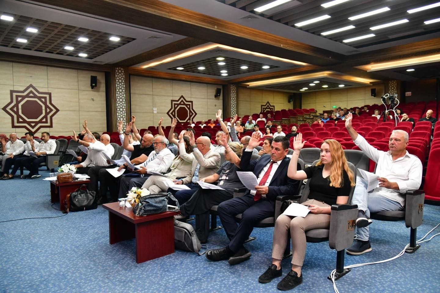 Yunusemre Belediye Meclisi vefat eden Güzgülü’nü andı
