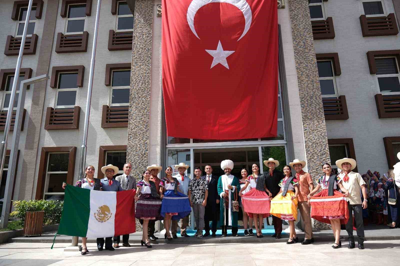 Dans gruplarından Başkan Dökmeci’ye ziyaret
