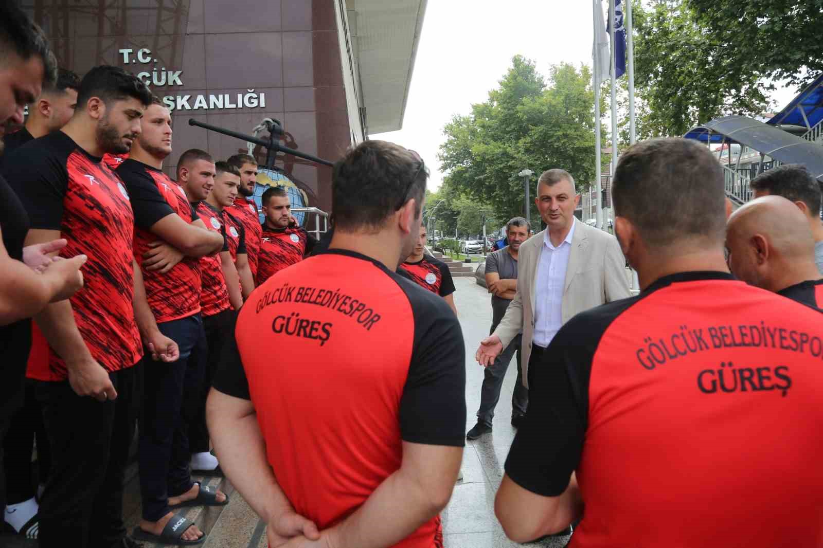 Gölcüklü pehlivanlar Kırkpınar’a uğurlandı
