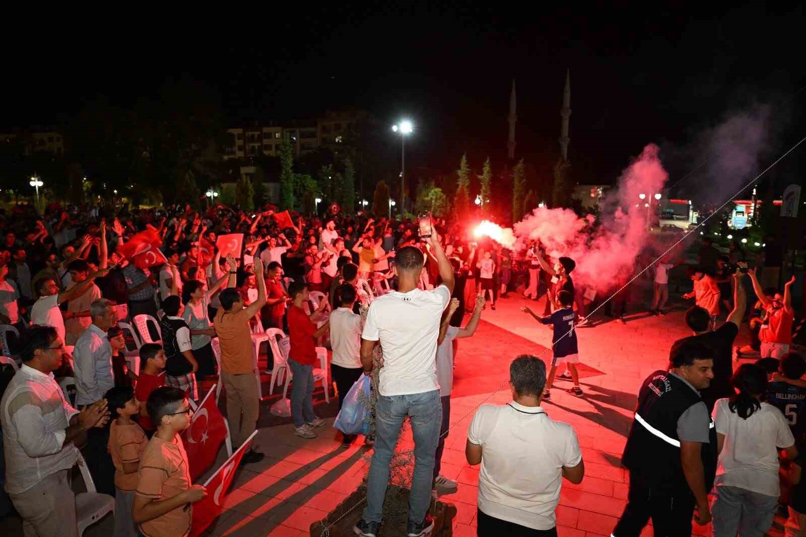 Battalgazi Belediyesi’nde milli maç coşkusu
