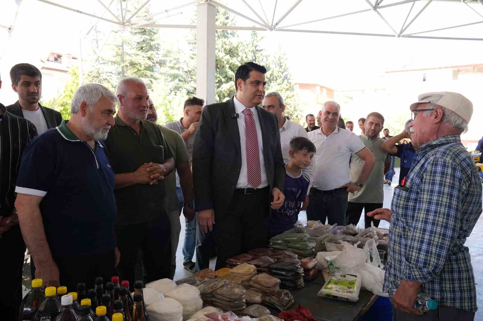 Yılmaz, pazarcı esnafıyla bir araya geldi
